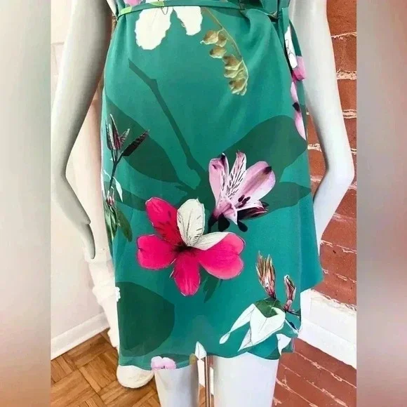Aritzia Babaton Wallace Dress Emerald Floral Wrap Dress Tropical Knee Length - Picture 8 of 13